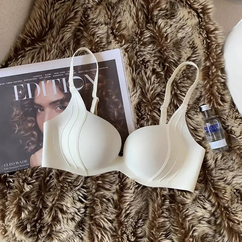 Soft Curve Wireless Deep V Bra